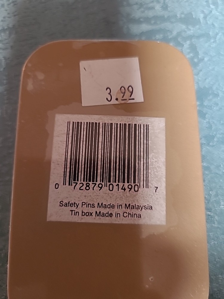 SAFETY PINS TIN BOX SEALED