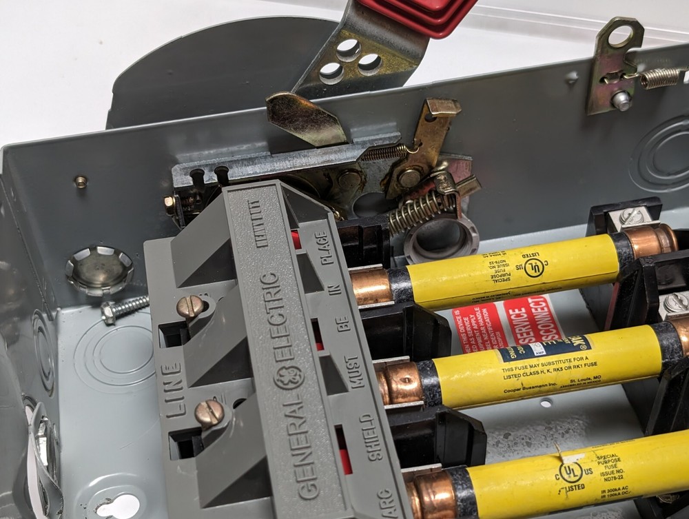 GENERAL ELECTRIC TH3361 Model 10 Safety Switch (USED).