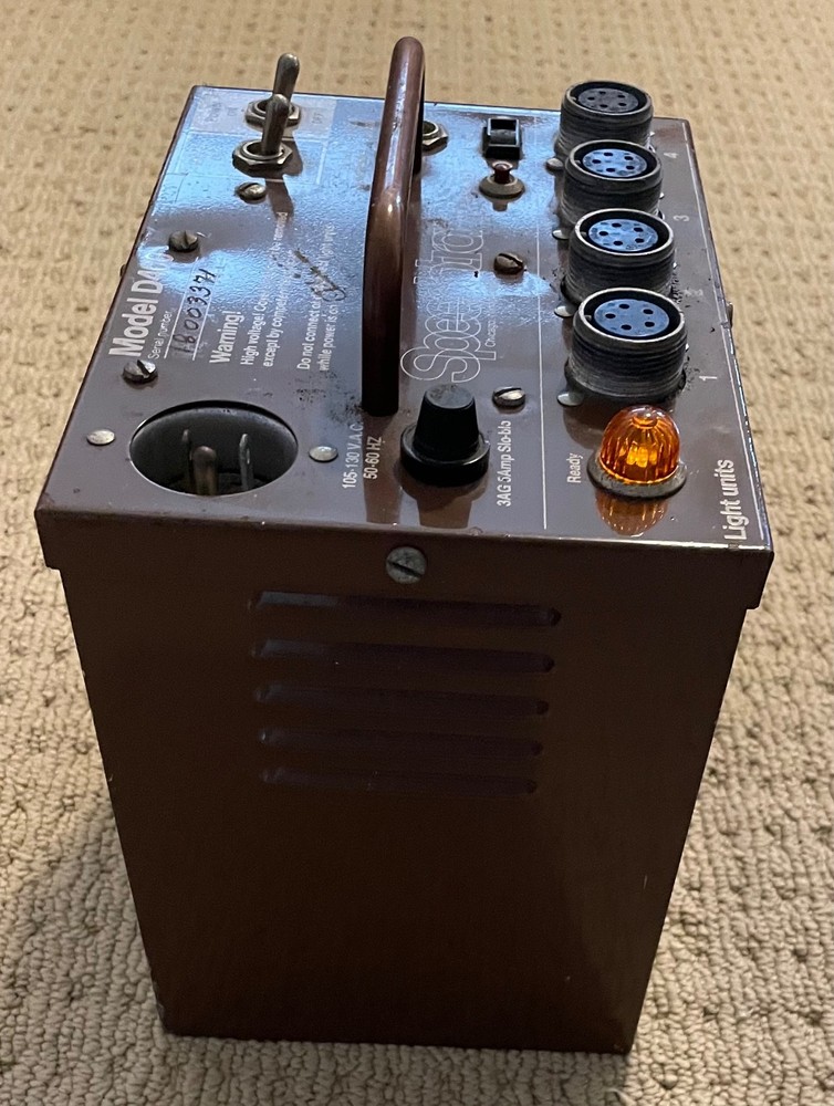 Speedotron Model D400 Photography Flash Power Supply Untested