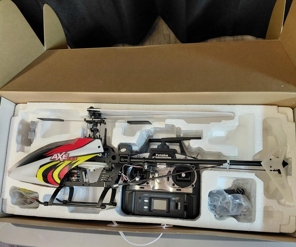 Heli-Max AXE 400 3D RTF Helicopter
