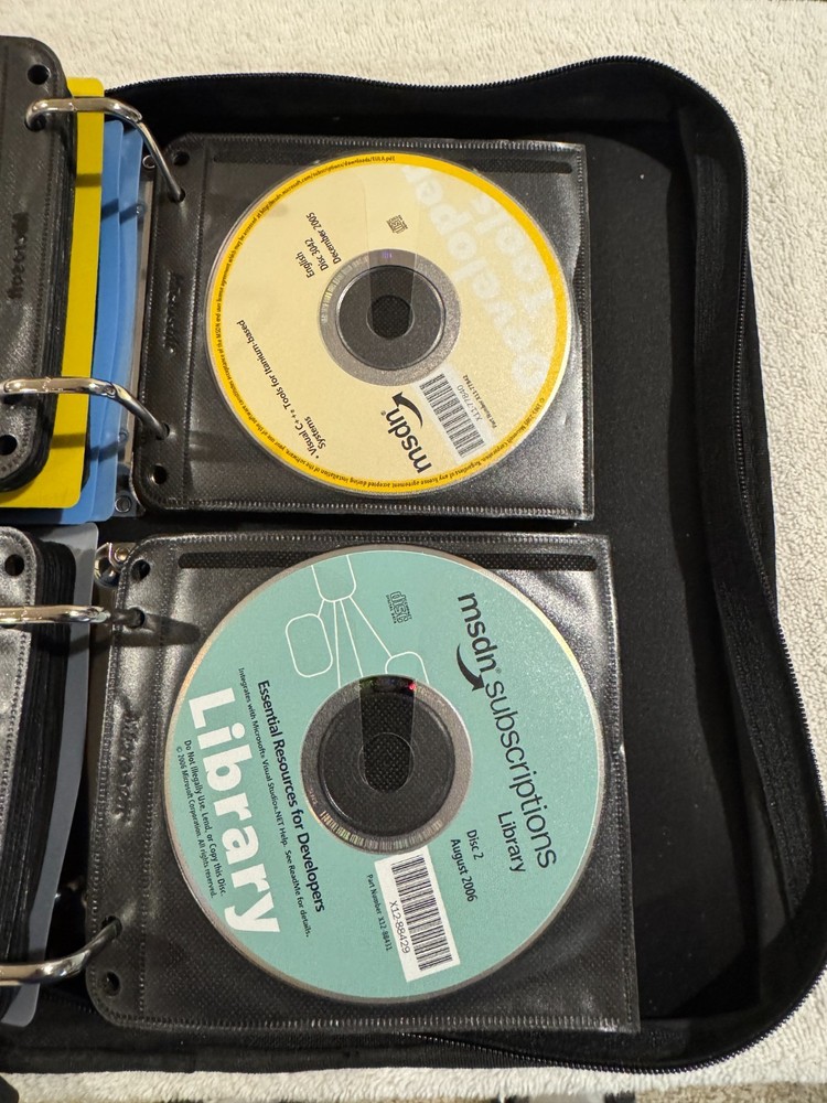 Lot of MSDN Subscriptions/Index & Webcasts/Subscriptions Library (71 Disc Total)