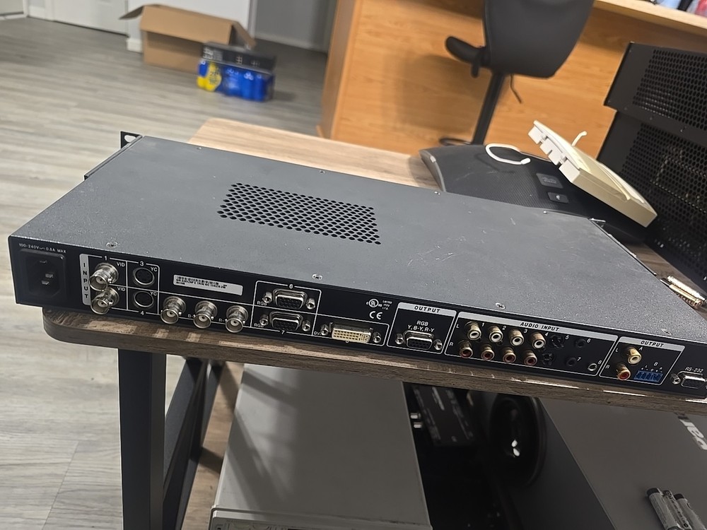 Extron IN1508 Scaling Presentation Switcher AV Video Rackmount Powers On