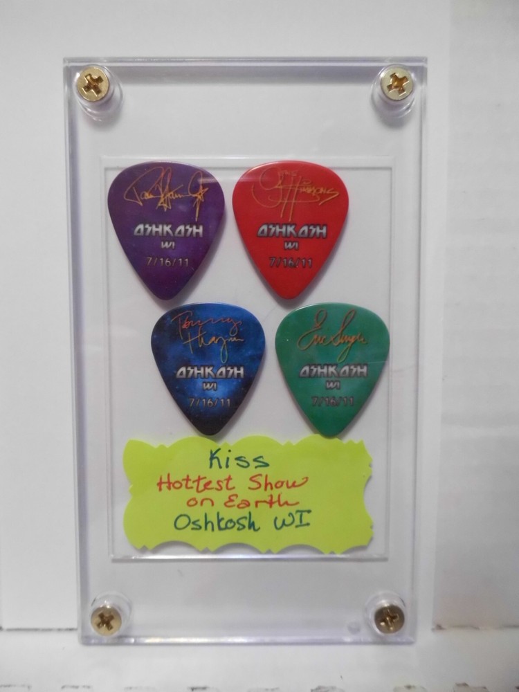 KISS "HOTTEST SHOW ON EARTH" 2011 GUITAR PICKS IN CASE~READ DESCRIPTION#78