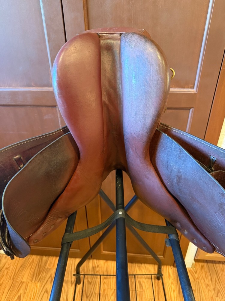 Kincade 15" close contact hunter jumper saddle solid condition