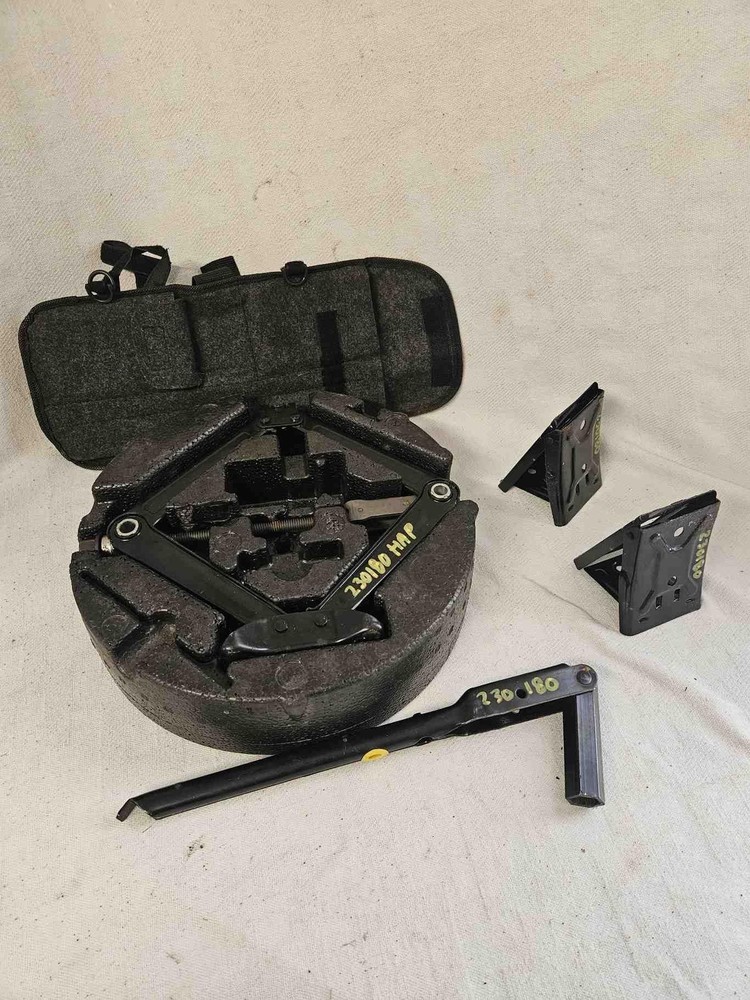 2012-17 Buick Verano emergency jack with tools