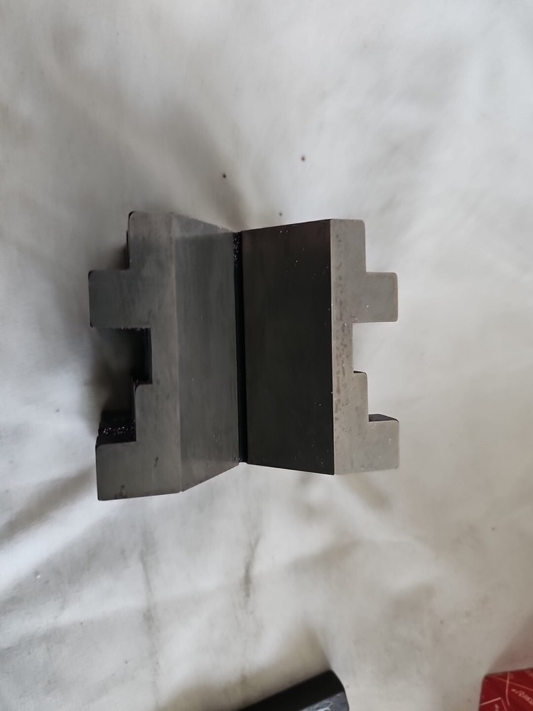 STARRETT MODEL 568A V BLOCK & CLAMP WITH BOX LIGHTLY USED
