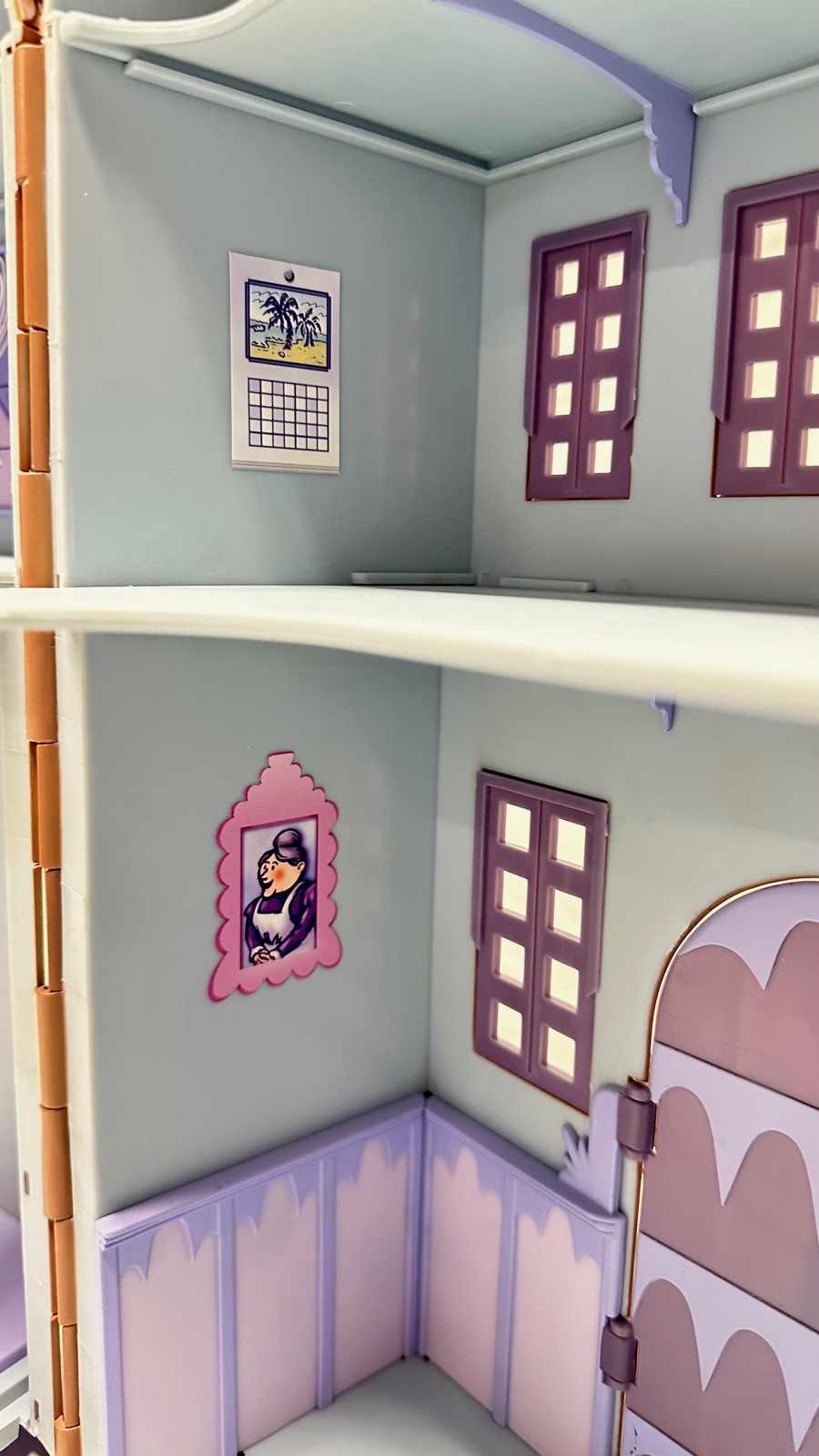 Playing Mantis Rudolph - Santa's Castle - plus extras from non-smoking home!