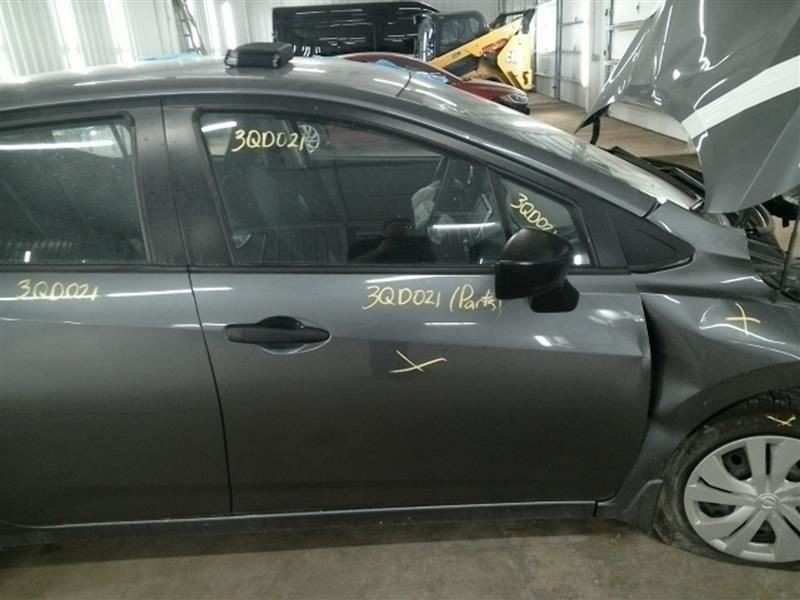 VERSA 2021 High Mounted Stop Light 104569097