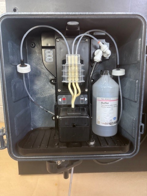 Hach CL17SC Colorimetric Chlorine Analyzer, SC200 Universal Controller