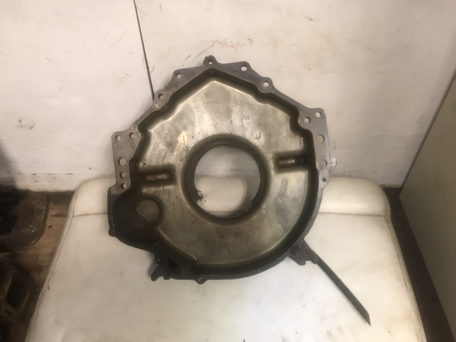 OMC Cobra Flywheel Housing 2.3L 913283 cover bell housing 2.3 ford