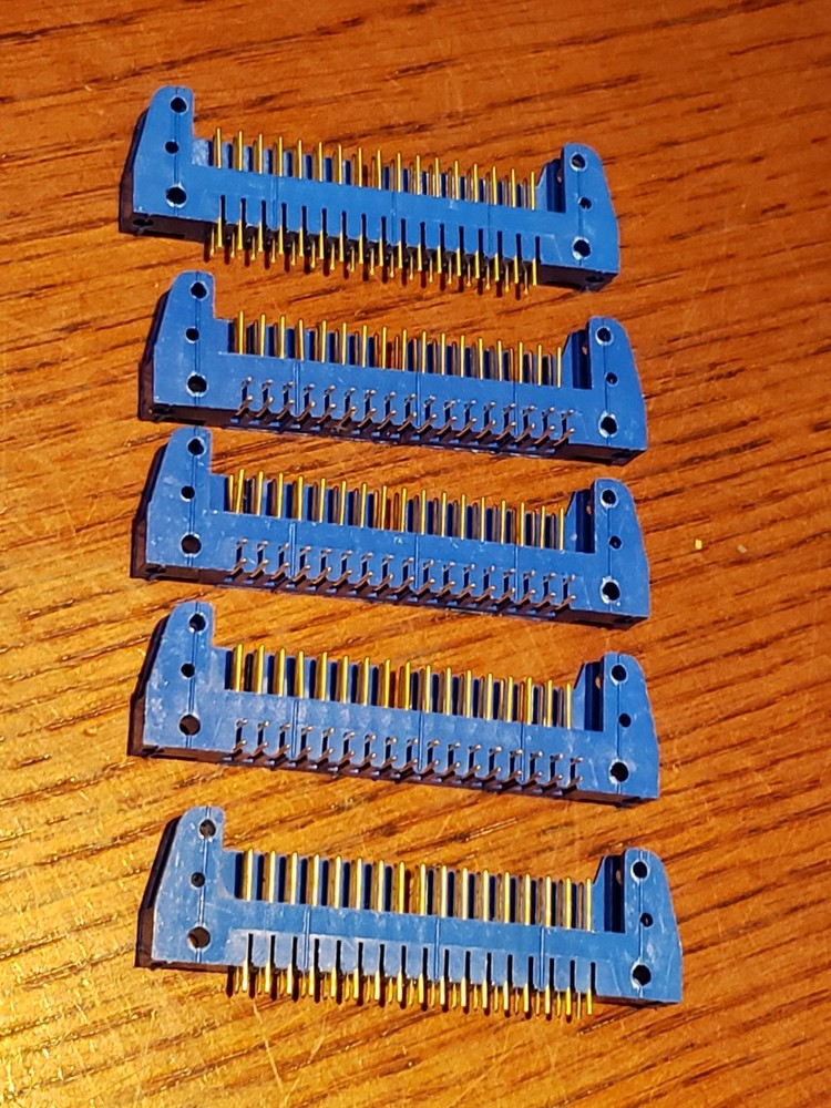 Five Alpha/ CW Gold-Prong Connectors for Heathkit
