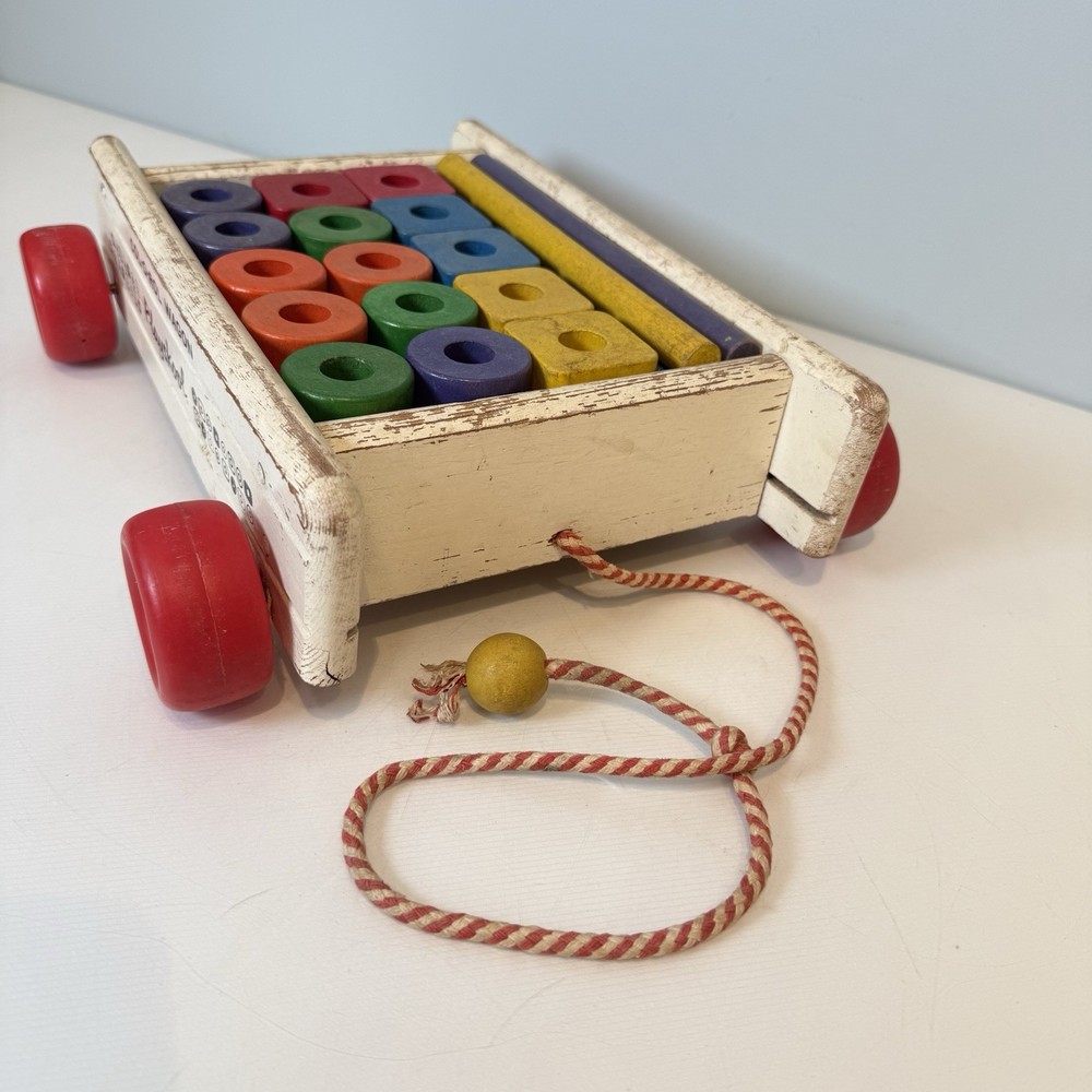 VTG PLAYSKOOL COL-O-ROL WAGON 9 Cylinder 6 Cubes 6 Rod Blocks Pull String