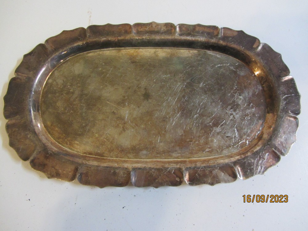 VINTAGE EARLY AMERICAN INTERNATIONAL SILVER PLATED OVAL SERVING TRAY #2424