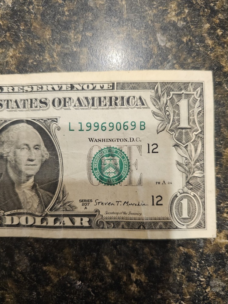 2017 A $1 dollar Bill Ink Printing Error On Serial Number
