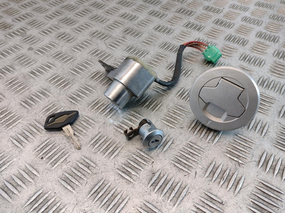2010 SUZUKI VZR Lock Set