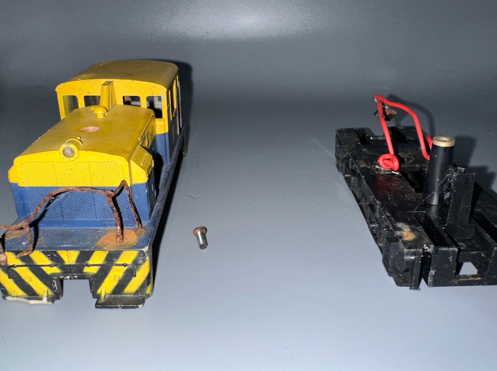 Ho Scale yugo switcher atsf 332 body only needs work