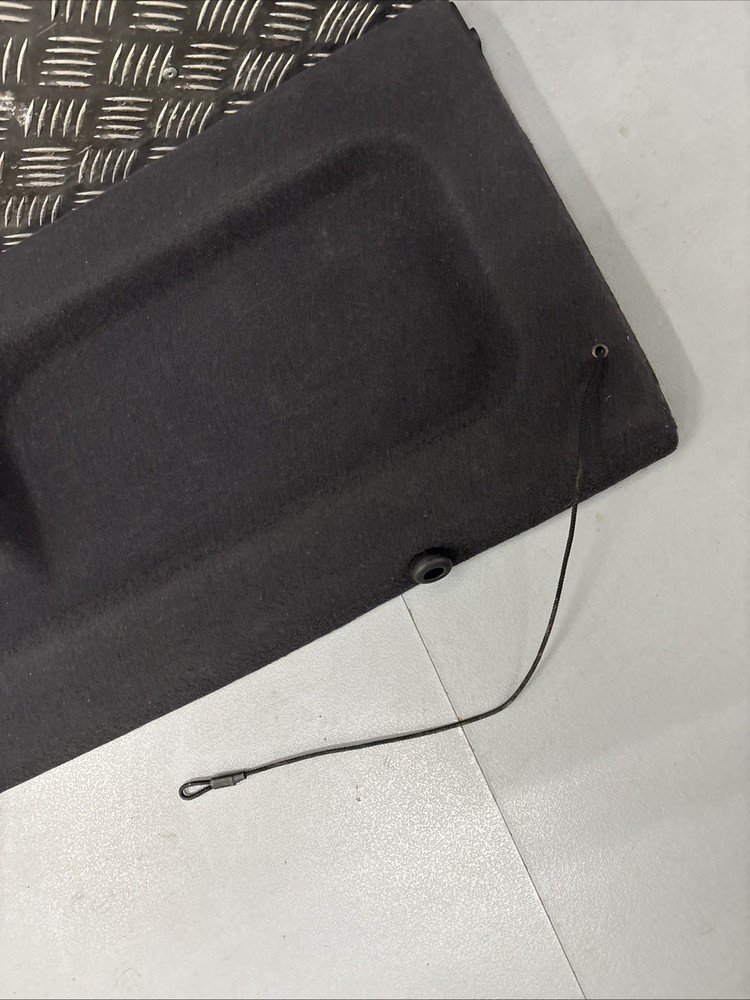 2003-2009 HYUNDAI GETZ PARCEL SHELF / LOAD COVER MISSING ONE STRAP RefB