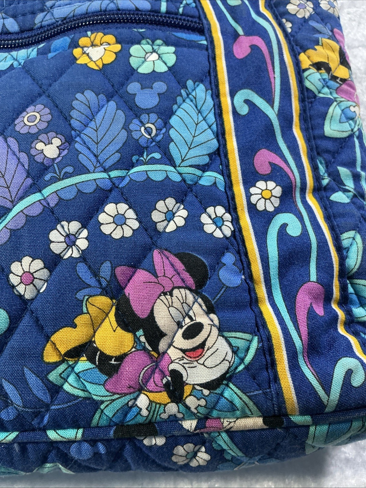 Disney Parks Vera Bradley Quilted Minnie Mouse Crossbody Zippered Bag Purse