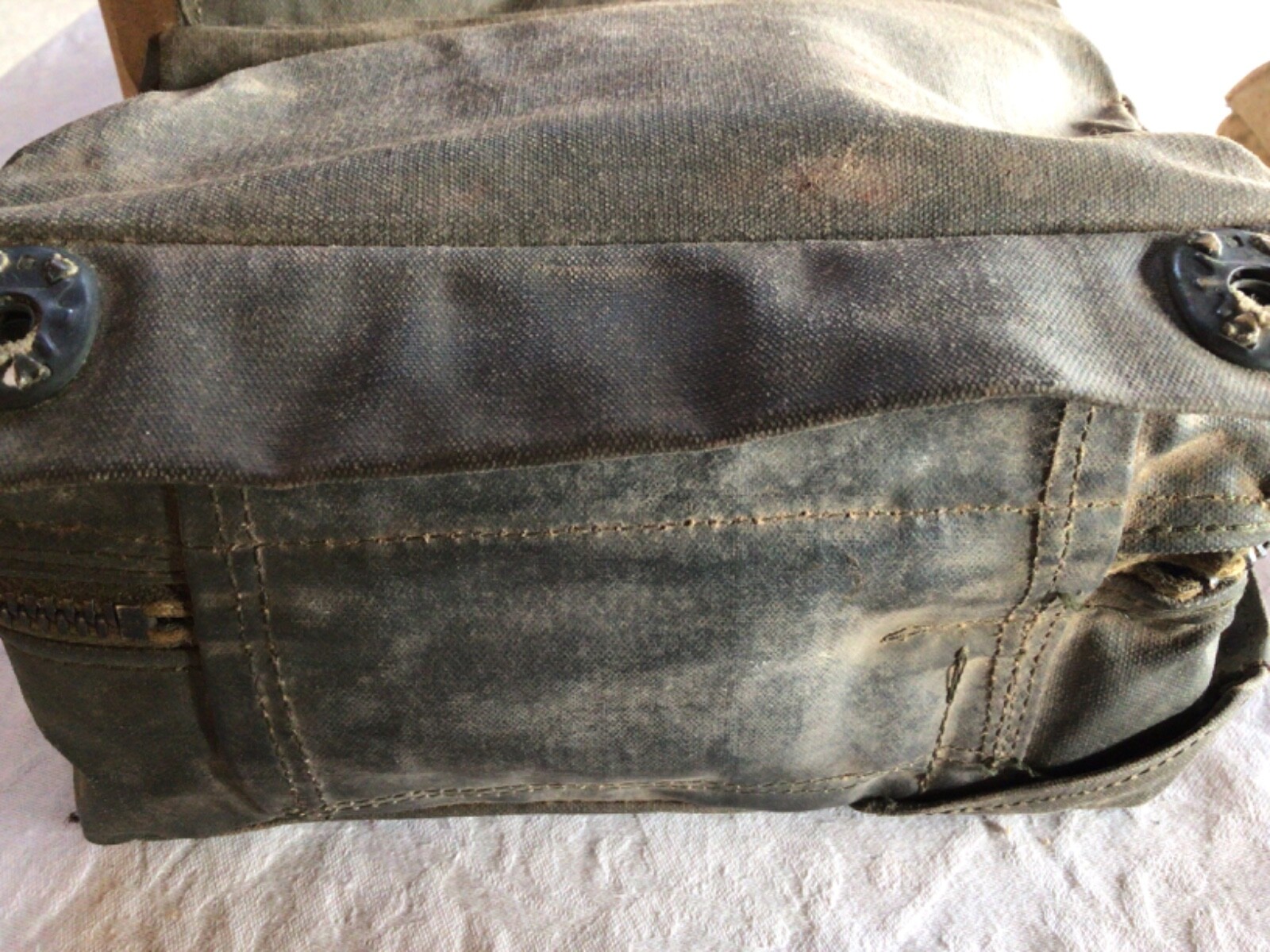 Vietnam U.S Airplane FIRST AID KIT-WITH UNOPENED SUPPLIES