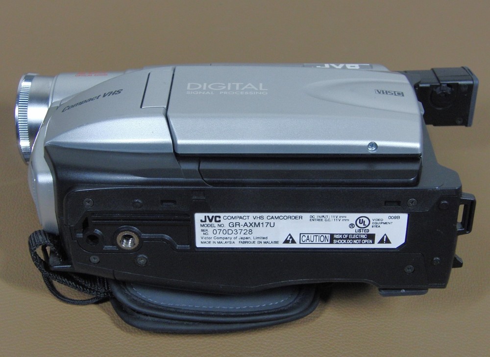 JVC GR-AXM17 Compact VHS-C Camcorder