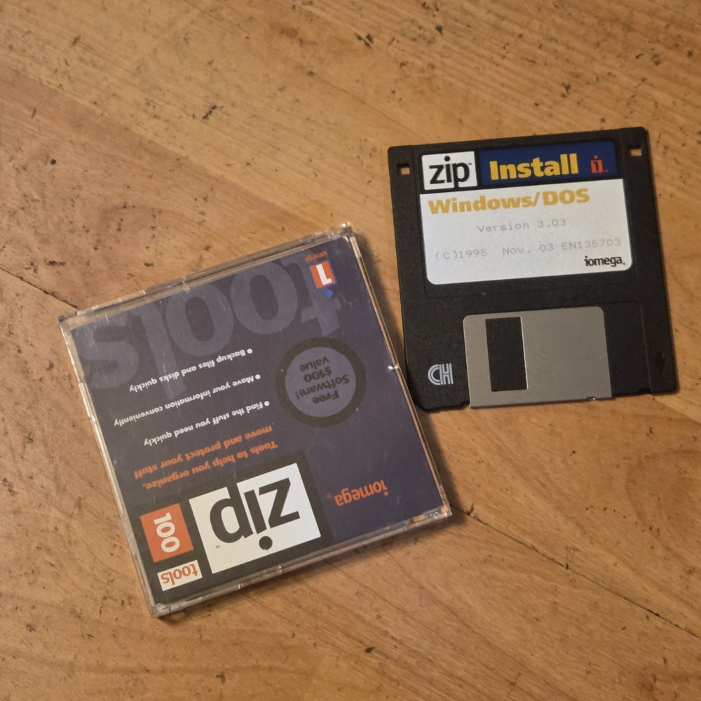 Iomega Zip 100 Plus External Drive Model Z100PLUS, Turns On READ DESCRIPTION