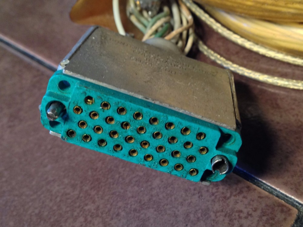King KNC-610 Connector with wires