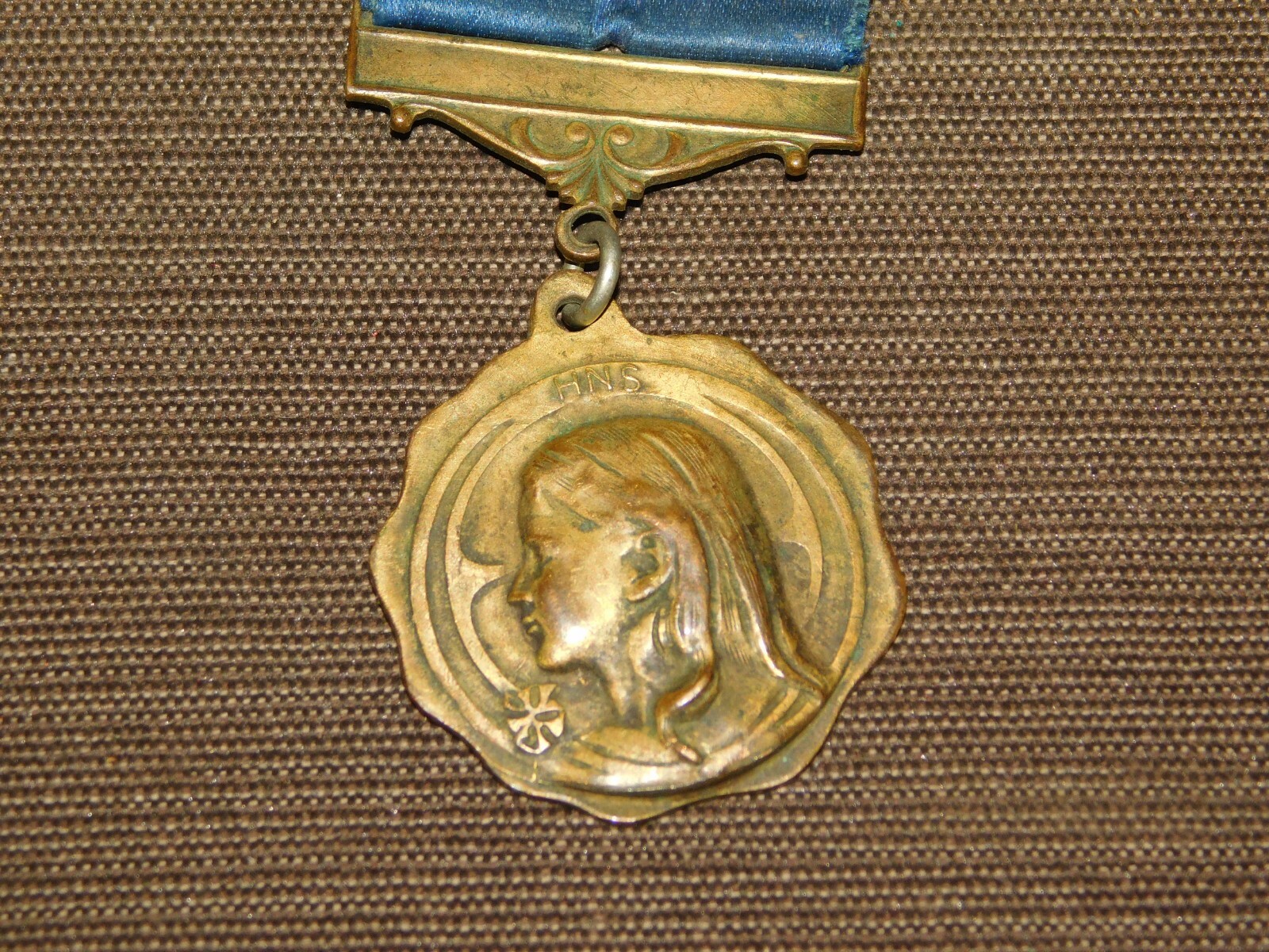 VINTAGE 1909 BUREAU HOLY NAME SOCIETY MEDAL
