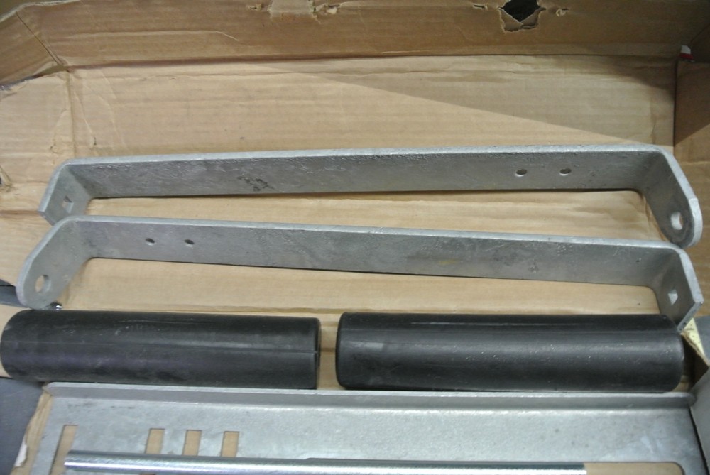 TIE DOWN ADJUSTABLE ROLLER GUIDE 86106 SILVER MARINE BOAT