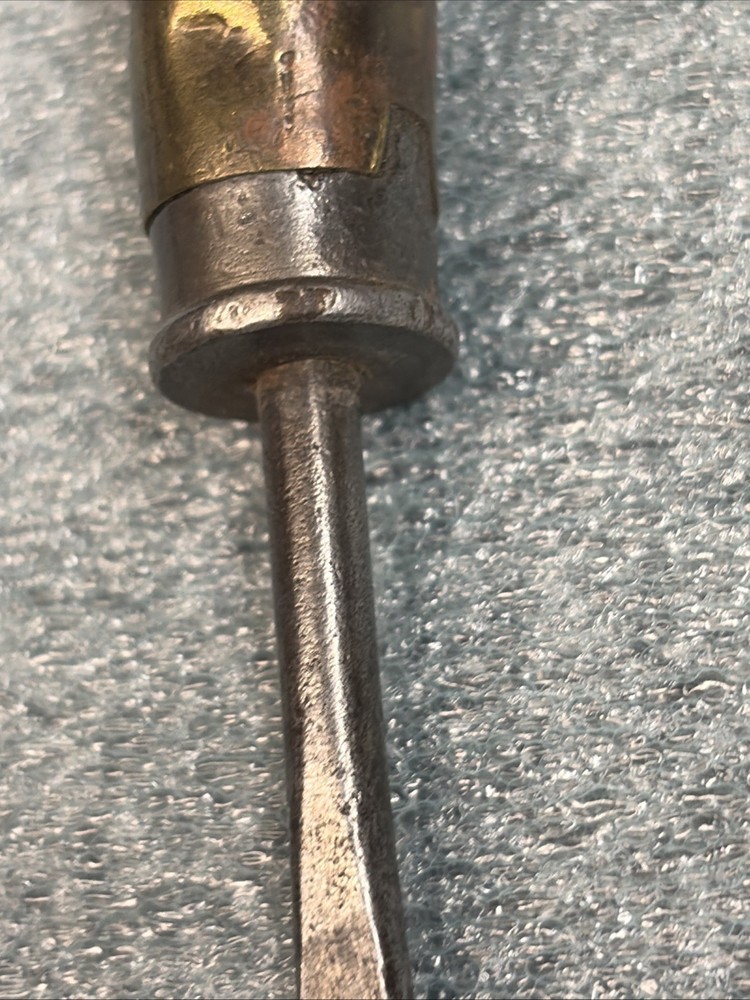 Vintage Winchester Regular Pattern Screw Driver #7101 2" Wood Handle Screwdriver