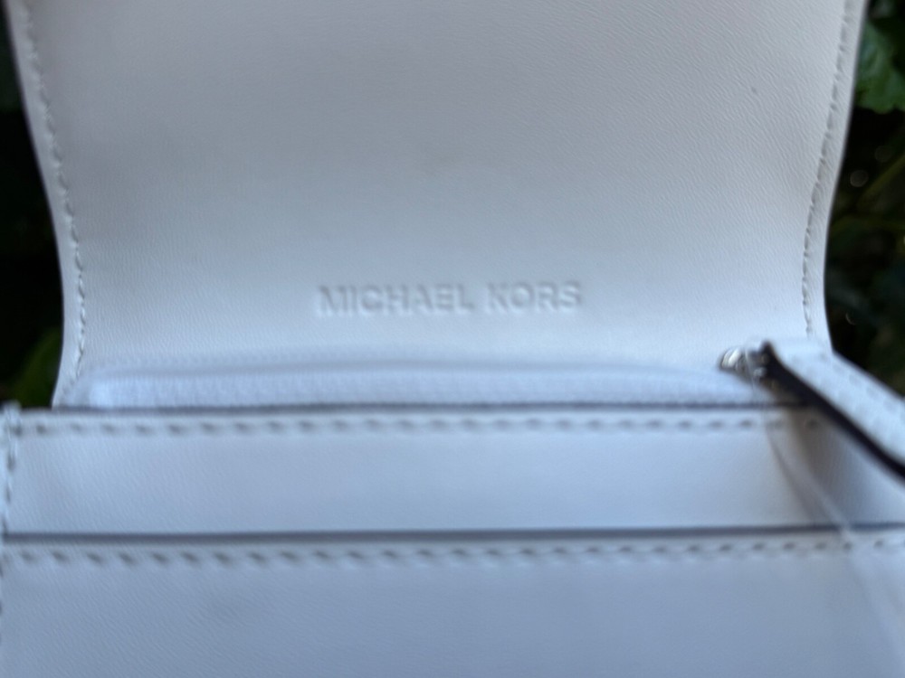 MICHAEL KORS CARSON SMALL FLAP LEATHER WALLET OPTIC WHITE/SILVER
