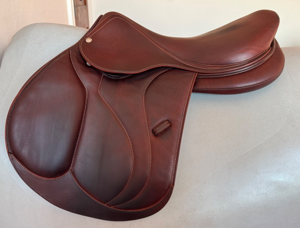 17.5" Devoucoux Biarritz O Saddle - 2020 - 2A - Full Buffalo