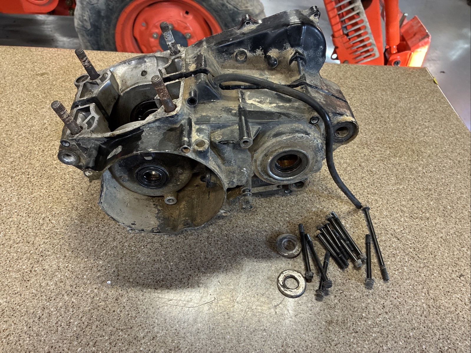 Honda CR250R  Engine Cases ( set )  1985-86   Used OEM Part P/N 112A0-KS7-000