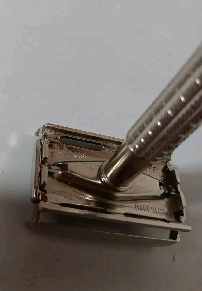 Gillette Flare Tip Double Edge Safety Razor - E 4 1959
