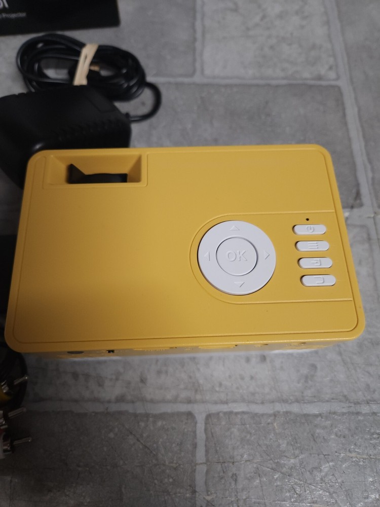 LED Mini Projector TFT LCD w/Remote