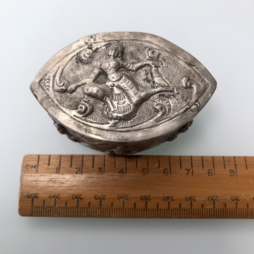 Antique Solid Sterling Silver Siamese Embossed Repousse Trinket / Snuff Box