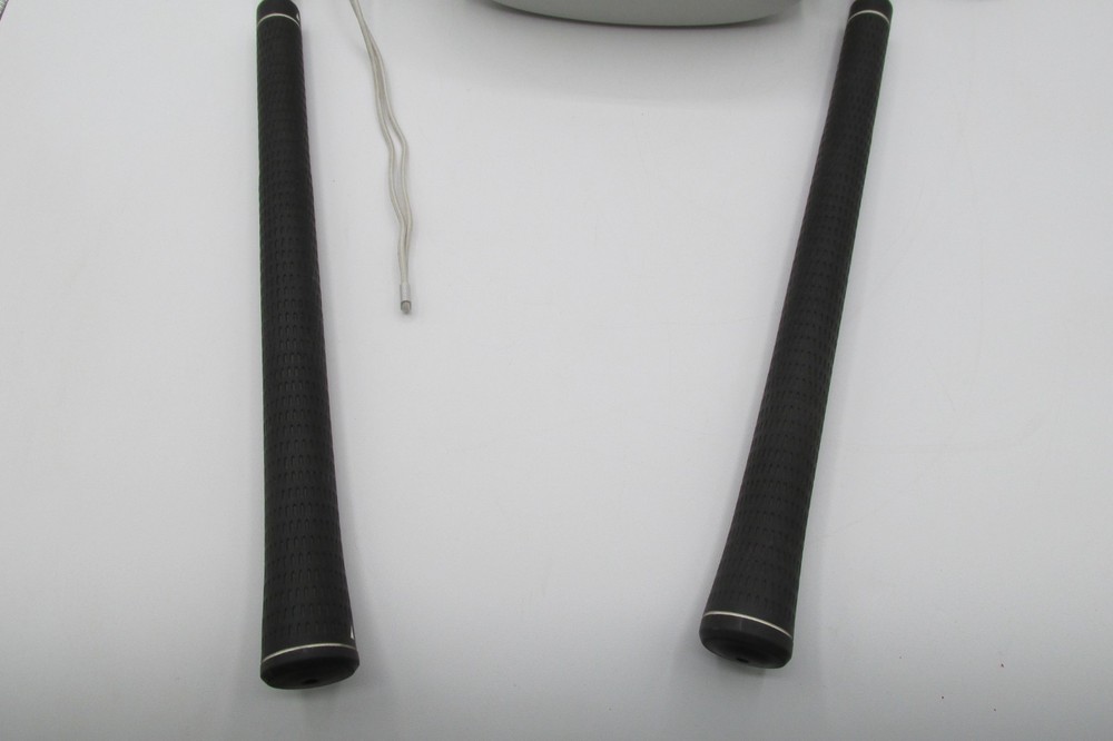 META OCULUS QUEST 1 HEADSET W/1 CONTROLLER WHITE & 2 STICKS!