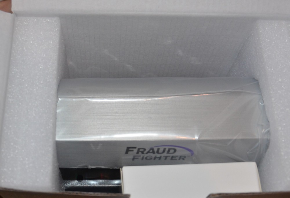Fraud Fighter ULED-2000 table top counterfeit detection lamp new