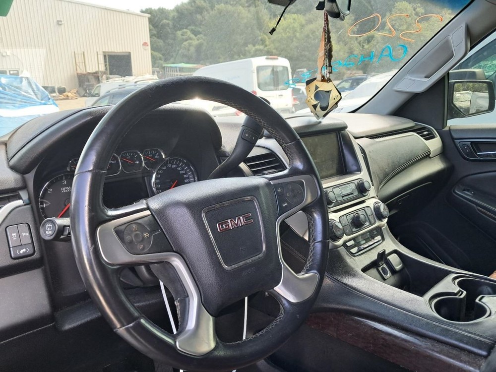 YUKON 2015 Glove Box 4781736