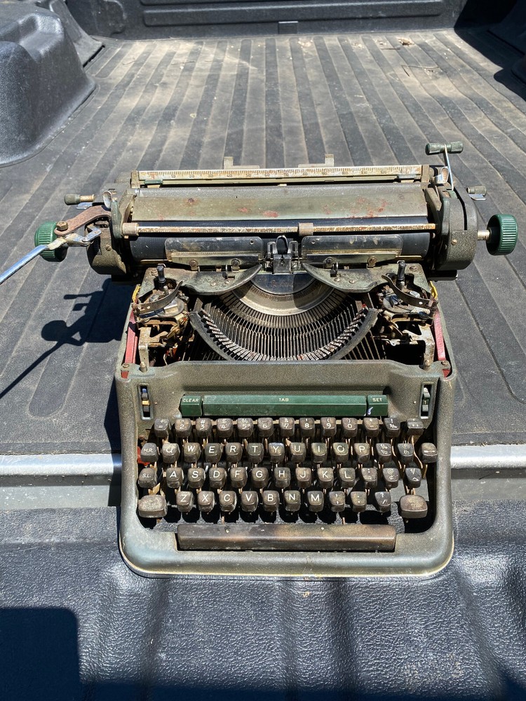 vintage olympia deluxe typewriter