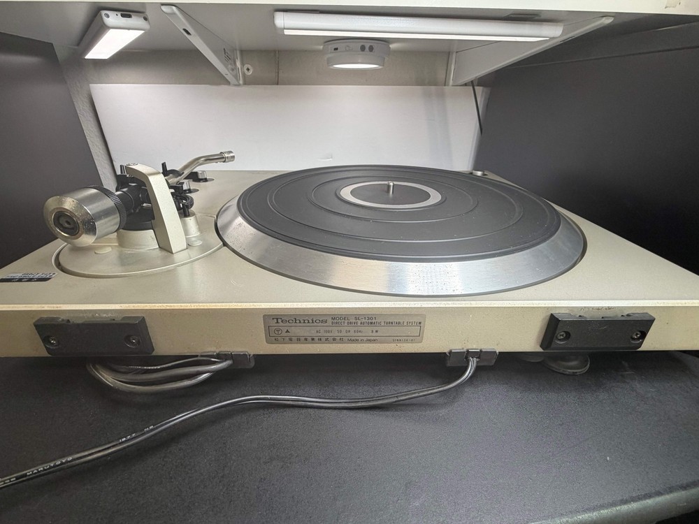 Technics SL-1301 Quartz Turntable – Serviced (DeoxIT), Fully Auto, Tested, Clean
