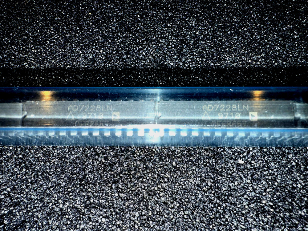 AD7228LN