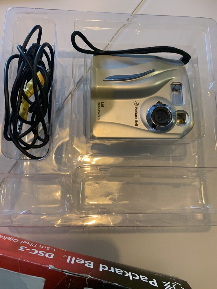 Packard Bell 1.3m Pixel Digital Camera Silver (DSC-3) Inc Accessories And Box