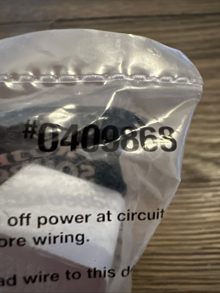 Project Source 15-Amp 2-wire Single To Triple Standard Adapter Off White {A}