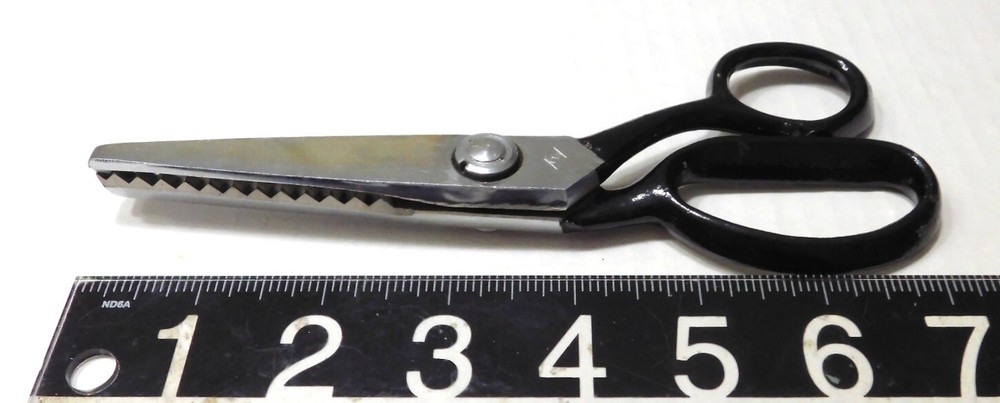 1950-60's VINTAGE 7" PINKING SHEARS - JAPAN - EXCELLENT - SHARP!