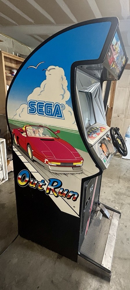 SEGA OUTRUN ARCADE MACHINE