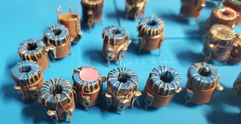 (30 Pcs) Vintage Toroidal Rf Pcb Mount Transformers Blue Green Orange Misc Lot