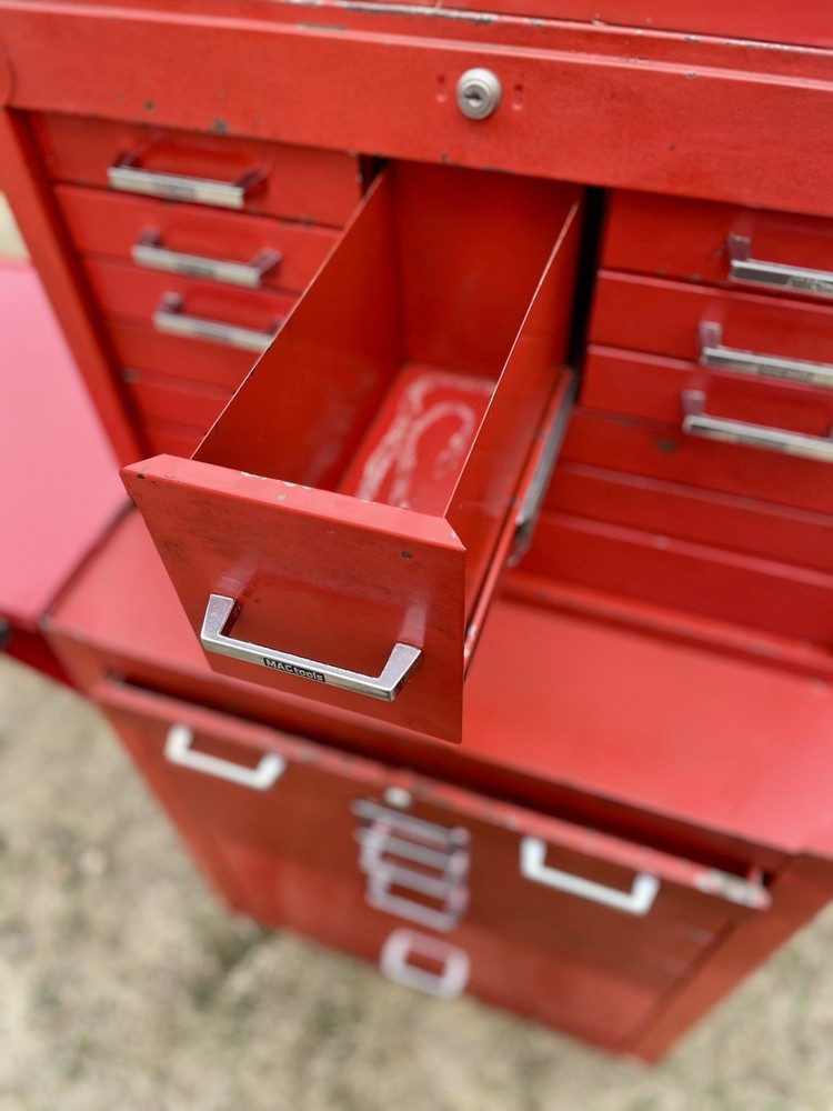 Rare Red Mac Tools MB510 16-Drawer Tool Chest.