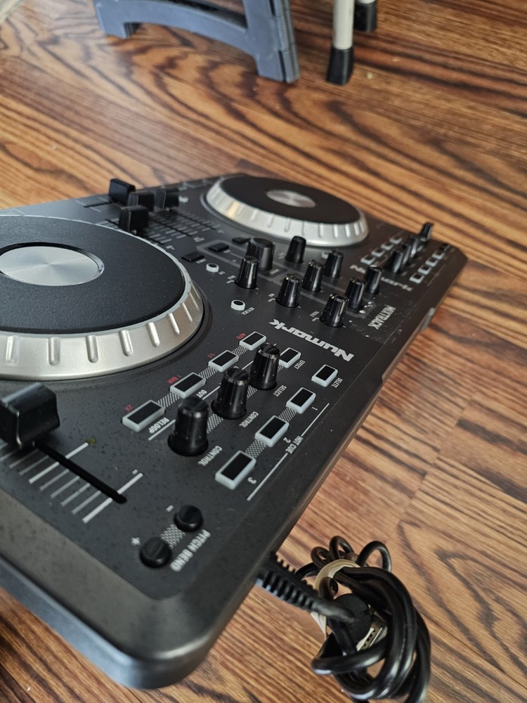 Numark Mixtrack Digital DJ Controller