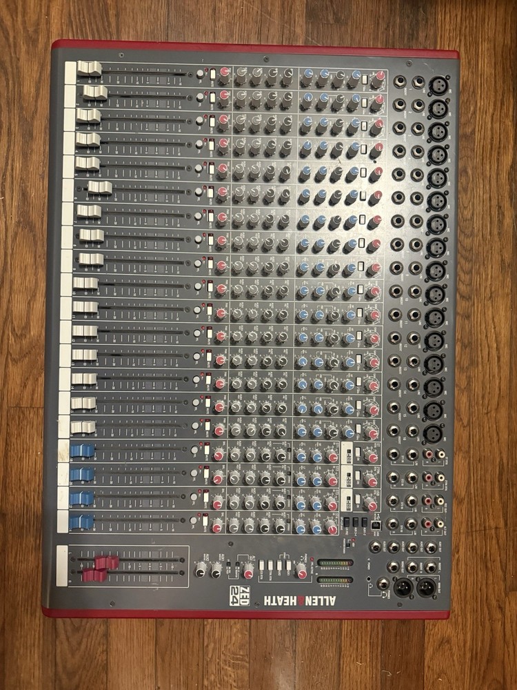 Allen & Heath ZED-24 analog  Mixer