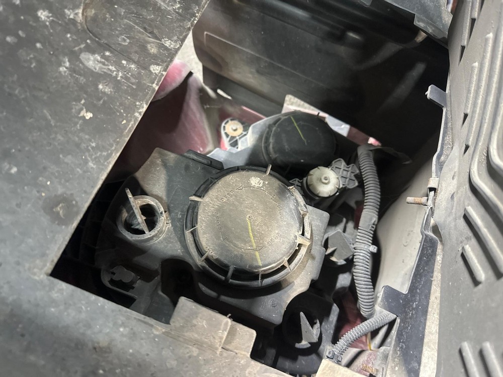 2012-2021 Peterbilt 579 Left/Driver Headlamp - Used